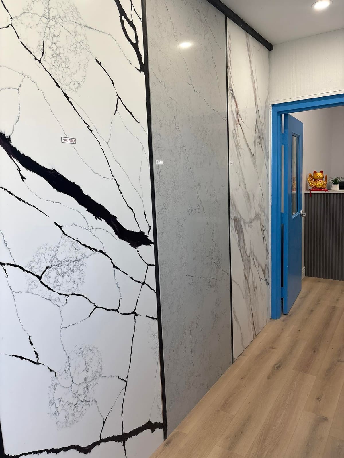 Floor to ceiling porcelain feature wall with dramatic black veining